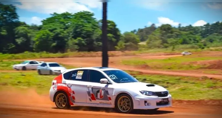 Veículos chegam a 150 km/h e percorrem uma pista de 201 m.