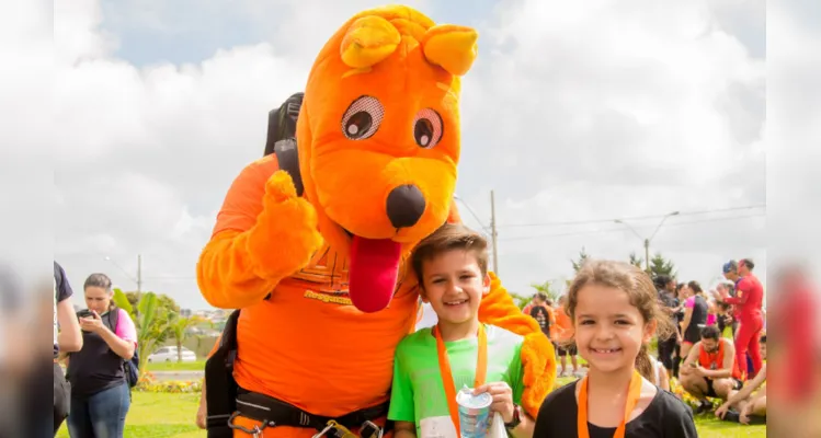 Mascote na premiação da corrida kids