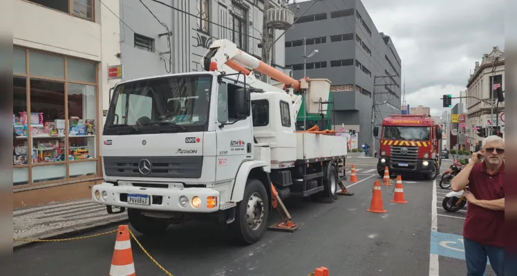 Companhia explica que mais de 3,2 mil consumidores ficaram sem energia elétrica.