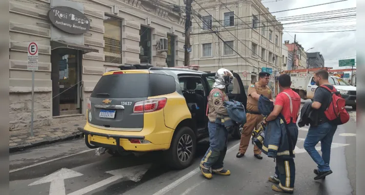 Equipes da Polícia Militar (PM) também estiveram no local das explosões.