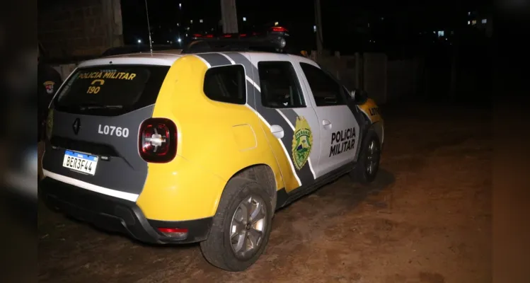 Policiais militares estiveram no local verificando a situação no Jardim Carvalho.