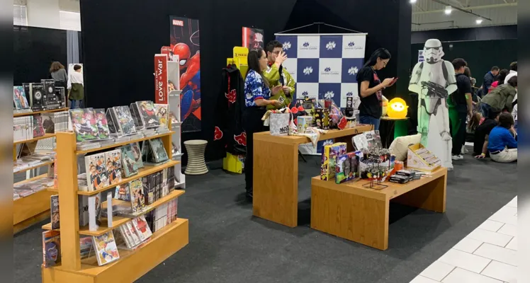 Espaços no evento permitiram a comercialização de produtos nerd para os admiradores.