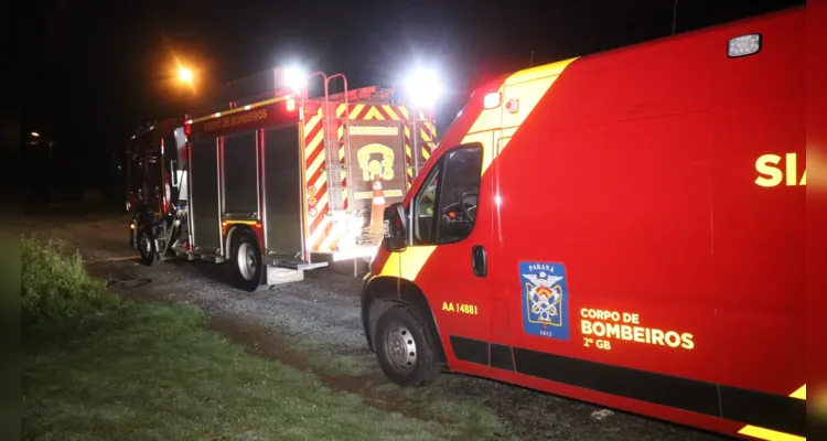 Equipes foram acionadas na madrugada desta terça-feira (15), na rua Padro João Pedro Medaille.