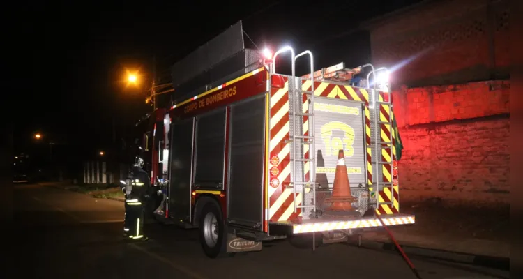 Auto Bomba Tanque Resgate (ABTR) foi até a residência, localizada em Uvaranas.