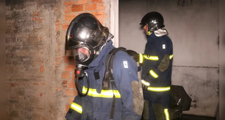Bombeiros estiveram atendendo a ocorrência no Jardim Paraíso.