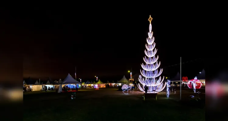 'Árvore dos Desejos' é uma das atrações do 'Natal Encantado' no Jockey Clube.