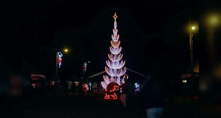 Pista de patinação no gelo é atração no 'Natal Encantado'