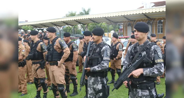 Vários policiais militares estiveram participando da cerimônia.