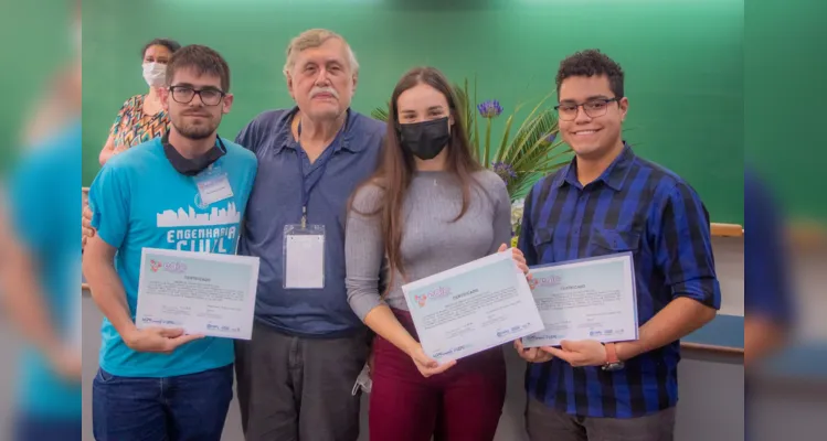 Mais de 800 pessoas estiveram envolvidas com o evento de iniciação científica.