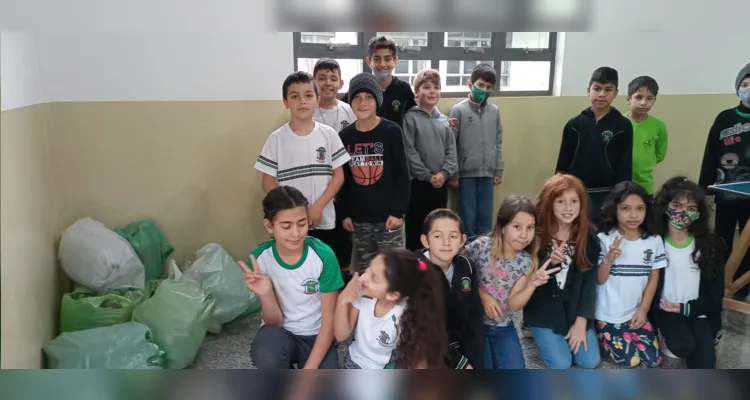 Turma de Imbituva une ações solidárias e de cunho ambiental