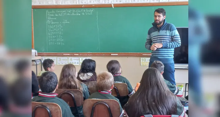 'Projeto Profissões' movimenta escola em Piraí do Sul