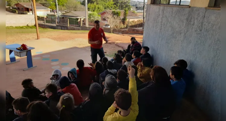 'Projeto Profissões' movimenta escola em Piraí do Sul