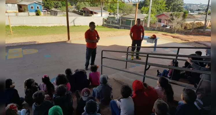 'Projeto Profissões' movimenta escola em Piraí do Sul