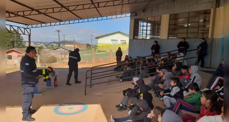 'Projeto Profissões' movimenta escola em Piraí do Sul