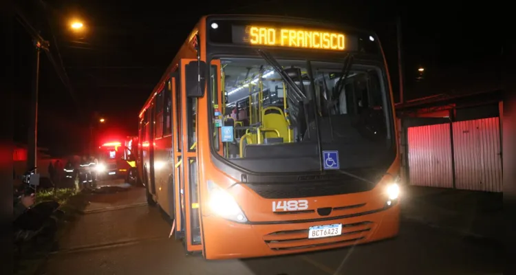 Equipes do Corpo de Bombeiros (Siate) e do Samu prestaram atendimento à ocorrência. A área foi totalmente isolada pela Polícia Militar