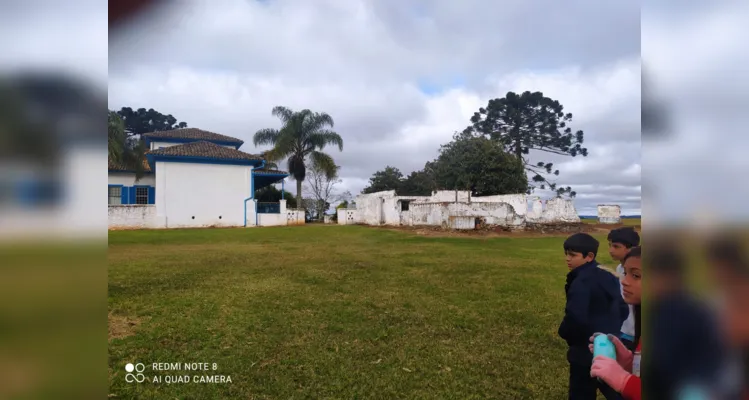 Turmas de Piraí do Sul realizam passeio pela história em Castro