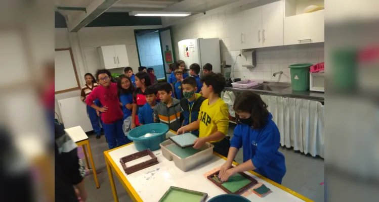 Aula do Vamos Ler auxilia em reciclagem de papel no CAIC