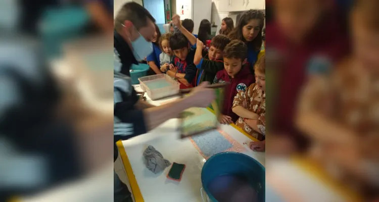 Aula do Vamos Ler auxilia em reciclagem de papel no CAIC