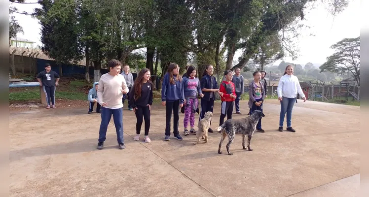 Semana da Criança envolve alunos e familiares em Castro