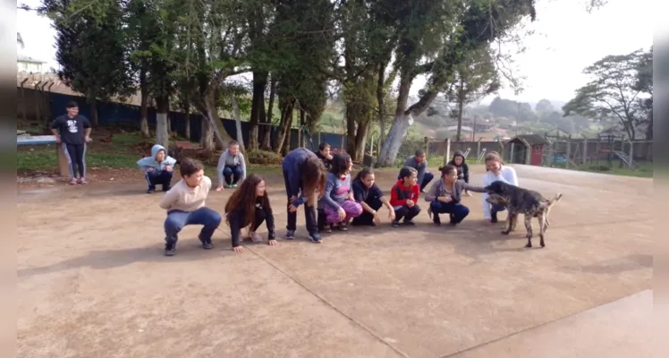 Semana da Criança envolve alunos e familiares em Castro