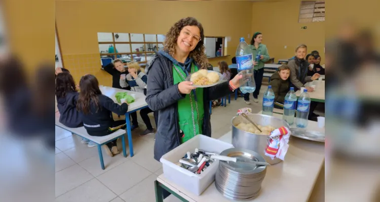 Alunos de Palmeira se deliciam com tradições e iguarias locais