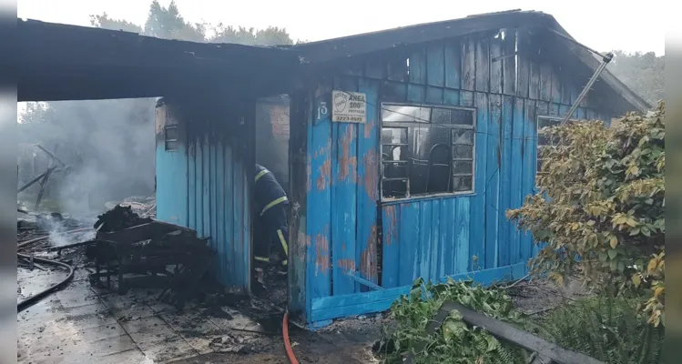 Mulher teria saído da residência cerca de meia hora antes do incêndio para ir ao mercado