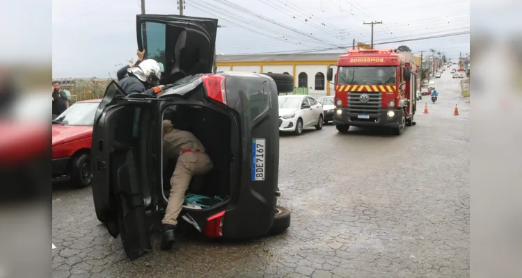 O acidente ocorreu na rua Generoso Martins de Araújo, na Nova Rússia. Colisão envolveu um GM Ônix e um VW Gol