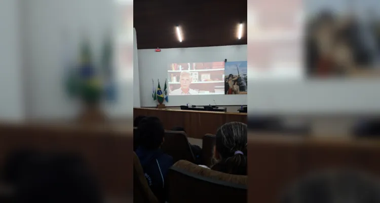 Alunos de Castro participam de projeto eleitoral na Câmara