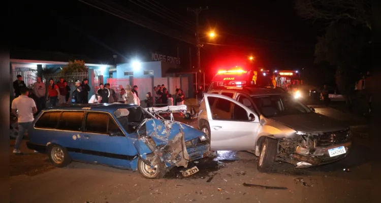 Acidente frontal aconteceu na noite deste sábado, no bairro Neves