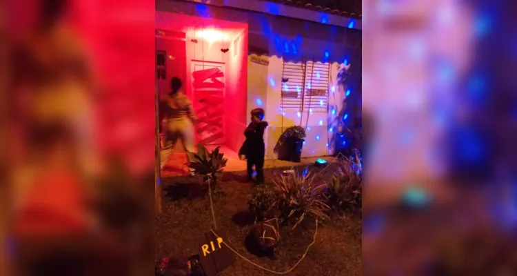 Condomínio de PG promove festa de Dia das Bruxas para crianças