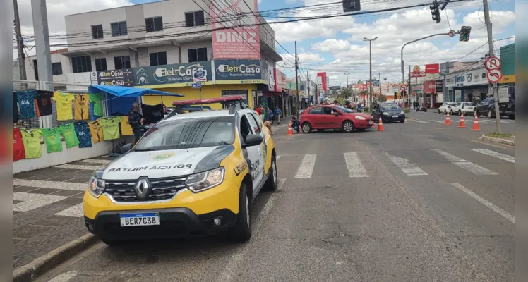 Além das equipes de socorro, também estiveram no local Agentes de Trânsito e policiais militares