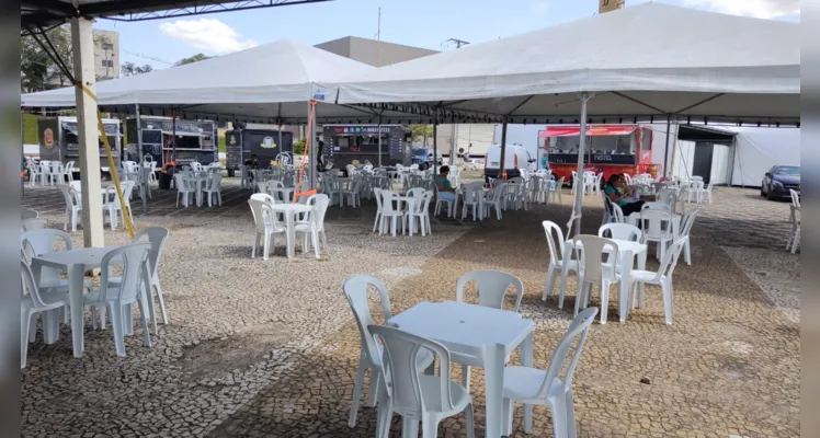 Evento conta com diversos opções de comida nos food trucks