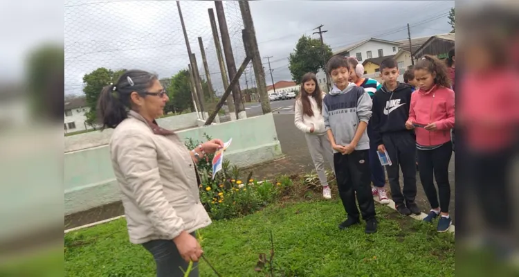 Alunos de Castro aprendem sobre educação alimentar em atividade lúdica