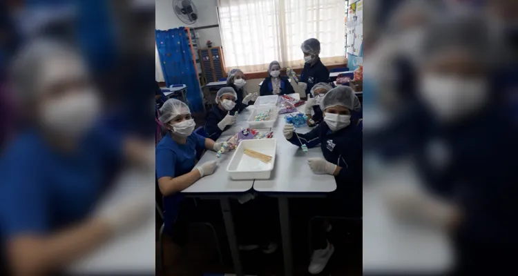 Atividade em escola de PG desenvolve trabalho em equipe