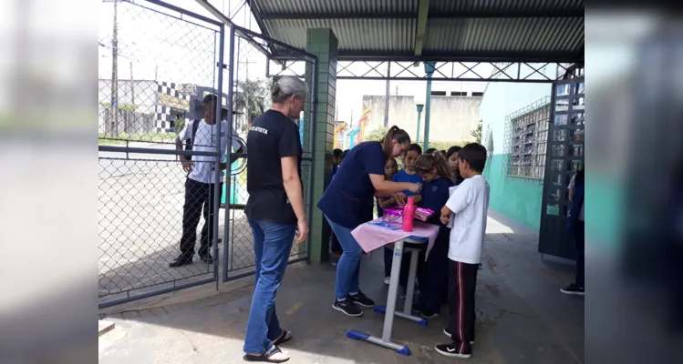 Atividade em escola de PG desenvolve trabalho em equipe