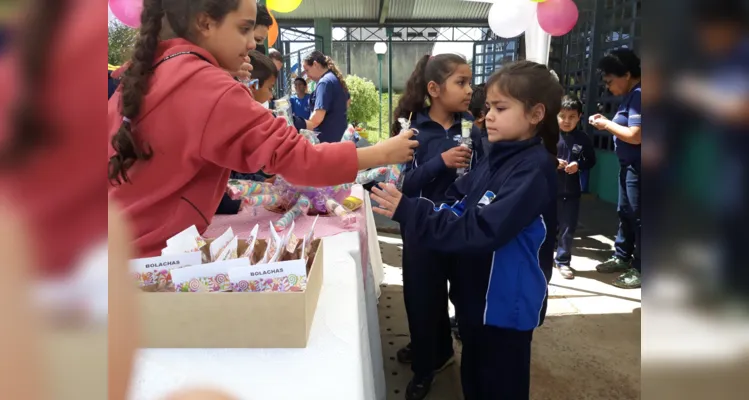 Atividade em escola de PG desenvolve trabalho em equipe