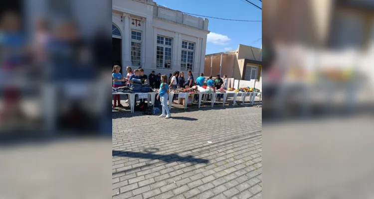 Bazar acontece em aula em São João do Triunfo