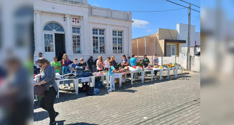 Bazar acontece em aula em São João do Triunfo