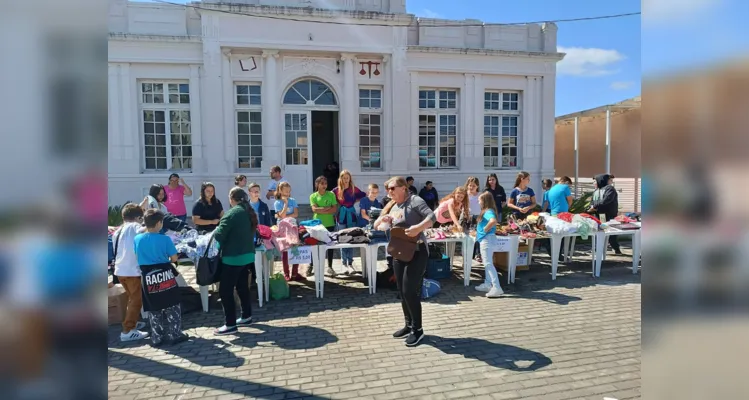 Bazar acontece em aula em São João do Triunfo