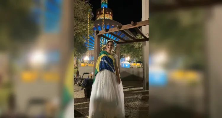 Noivos bolsonaristas celebram casamento na praça da Catedral