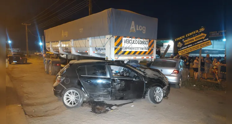 Ocupantes do Vectra, a mulher morreu no local e o adolescente sofreu lesões graves