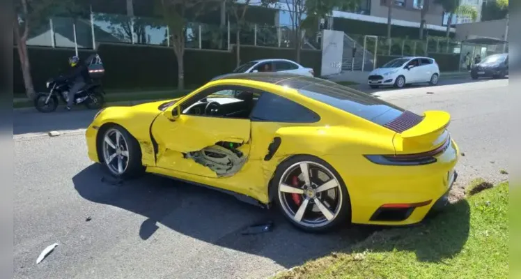 O porsche amarelo está avaliado em R$ 1.636.390,00