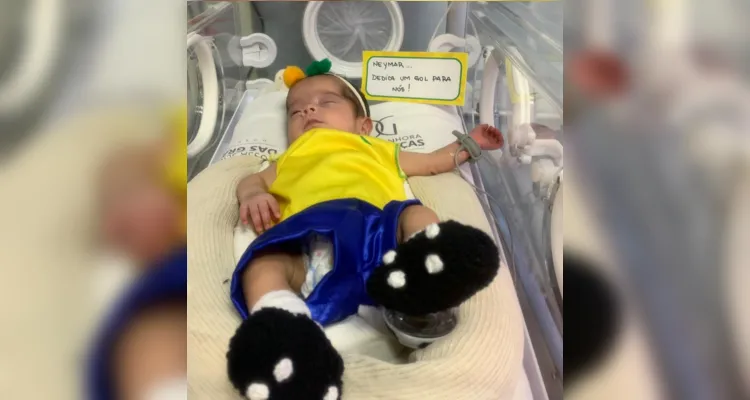 Os recém-nascidos foram vestidos com a ‘amarelinha’ e diversos recadinhos foram enviados ao Catar