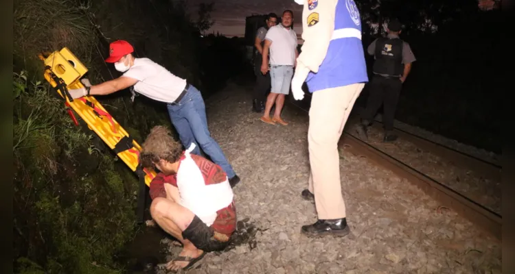 Bombeiros e Siate foram acionados para socorrer a vítima