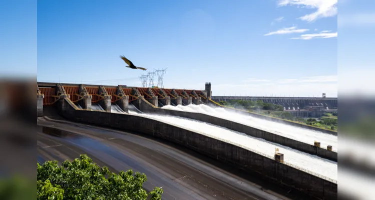 Operação deste domingo foi necessária em virtude do alto volume de chuvas registrado nas bacias incrementais de Itaipu