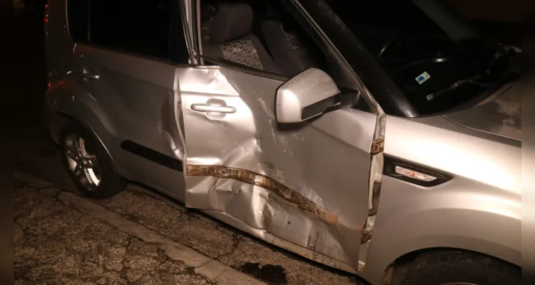 Moto acabou colidindo contra um veículo, na noite do último domingo (18).