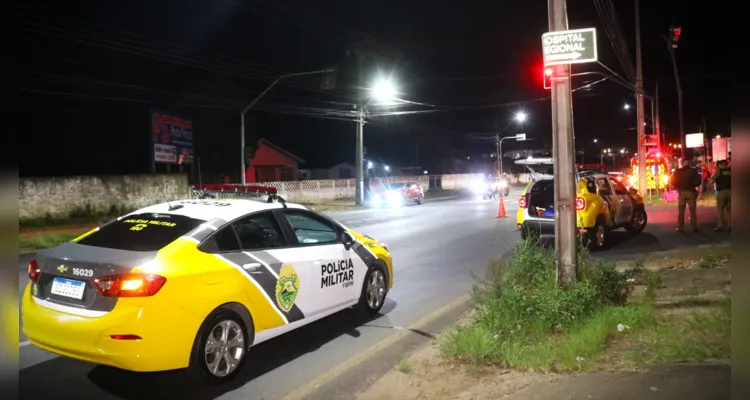 Equipe de trânsito da Polícia Militar (PM) também esteve no local do acidente.