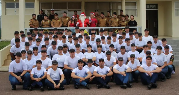 Alunos da Escola Municipal General Aldo Bonde visitaram o espaço militar de Ponta Grossa.