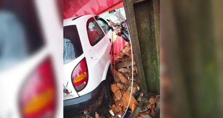 Situação foi ocasionada pelo forte temporal que atingiu o município de Ponta Grossa.