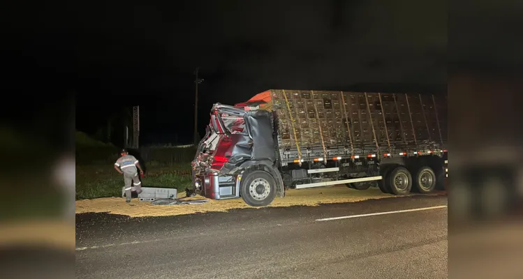 O acidente aconteceu na noite de ontem (23)